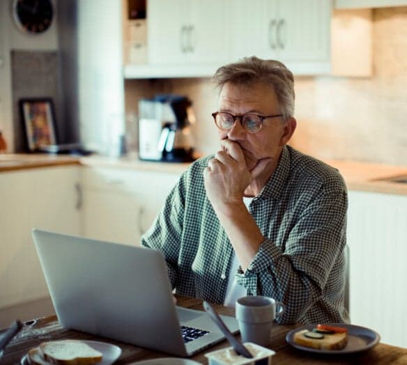 man vid dator man vid dator