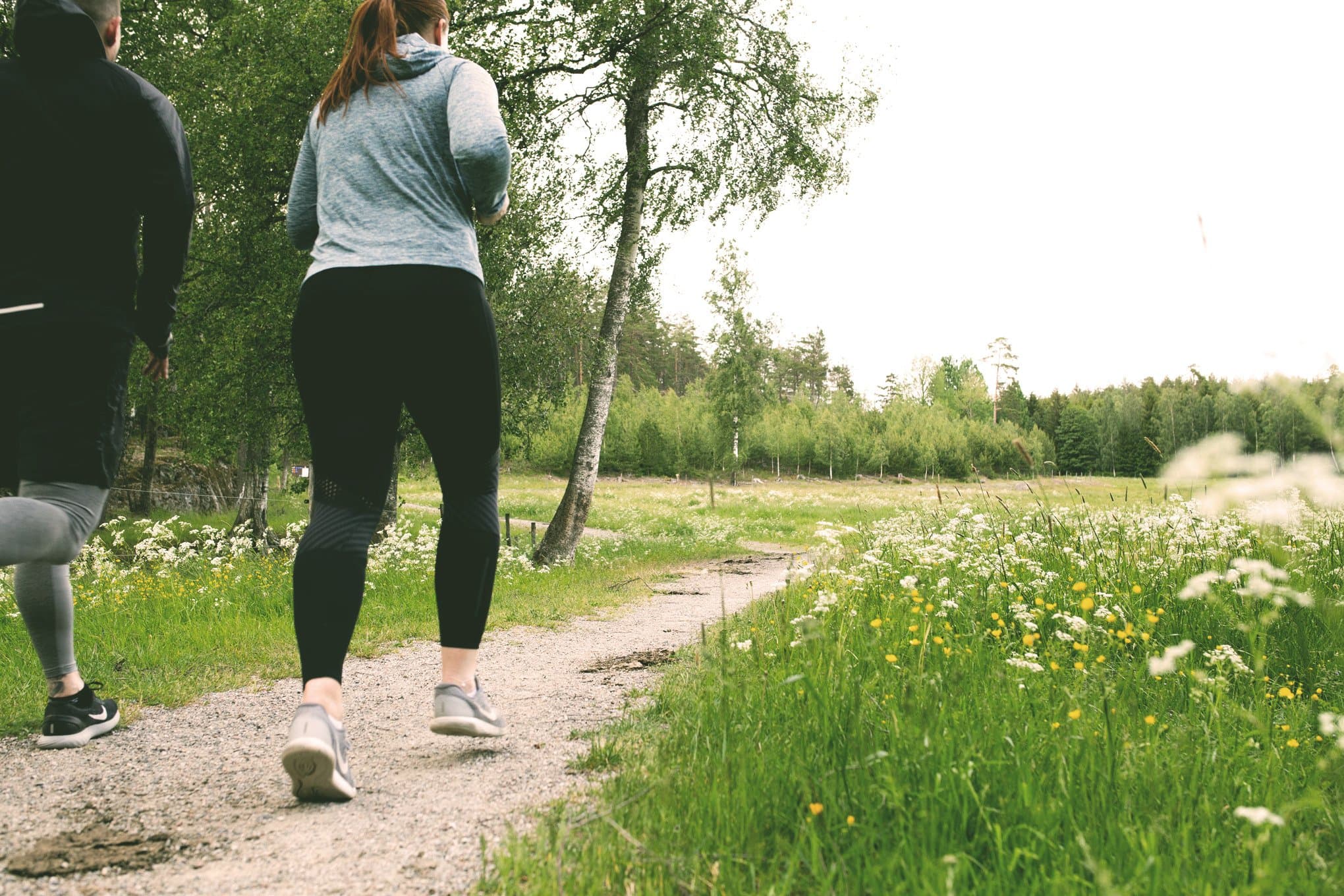 Springande man och kvinna