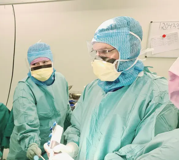 Kirurger under operation på Capio Ortopediska Huset