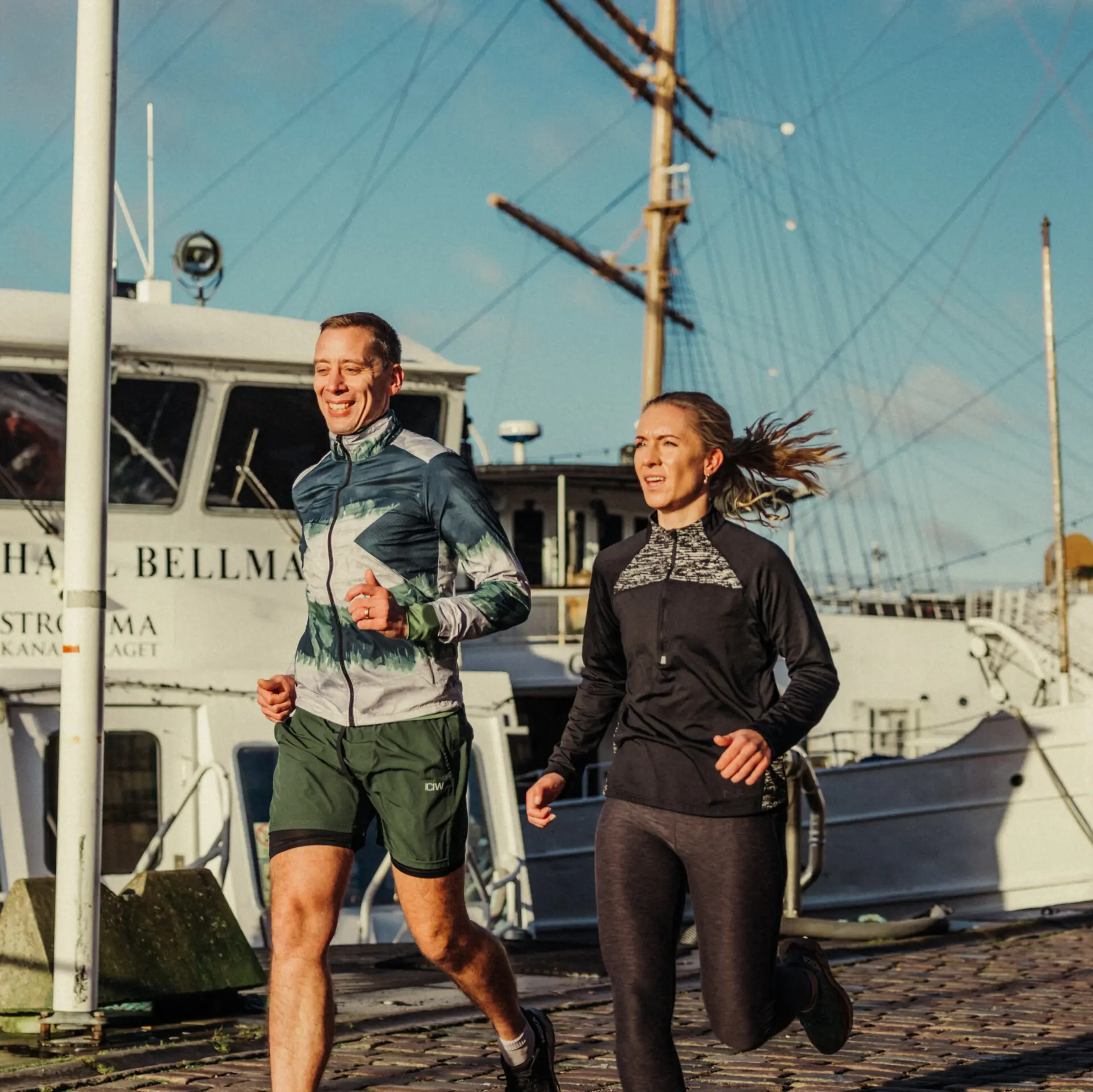 två personer på löptur två personer på löptur