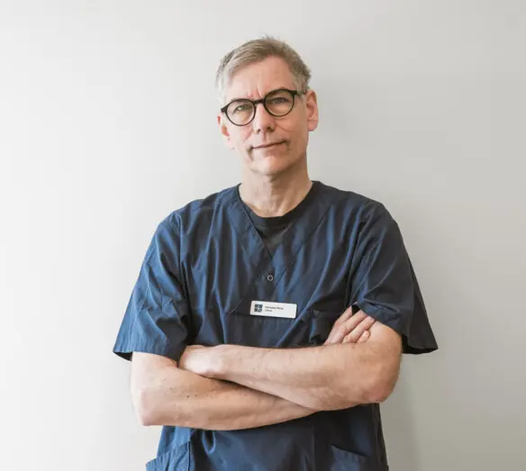 Illustration på människor som väntar på vård Illustration på människor som väntar på vård